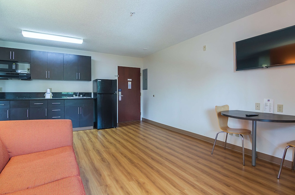 Premium Suite, 2 Queen Beds, Non Smoking, Kitchen - Photo 4