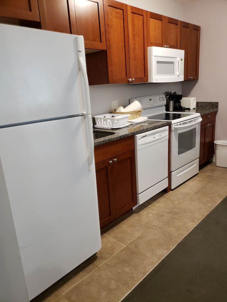 Superior Room, 1 King Bed, Kitchen photo 2