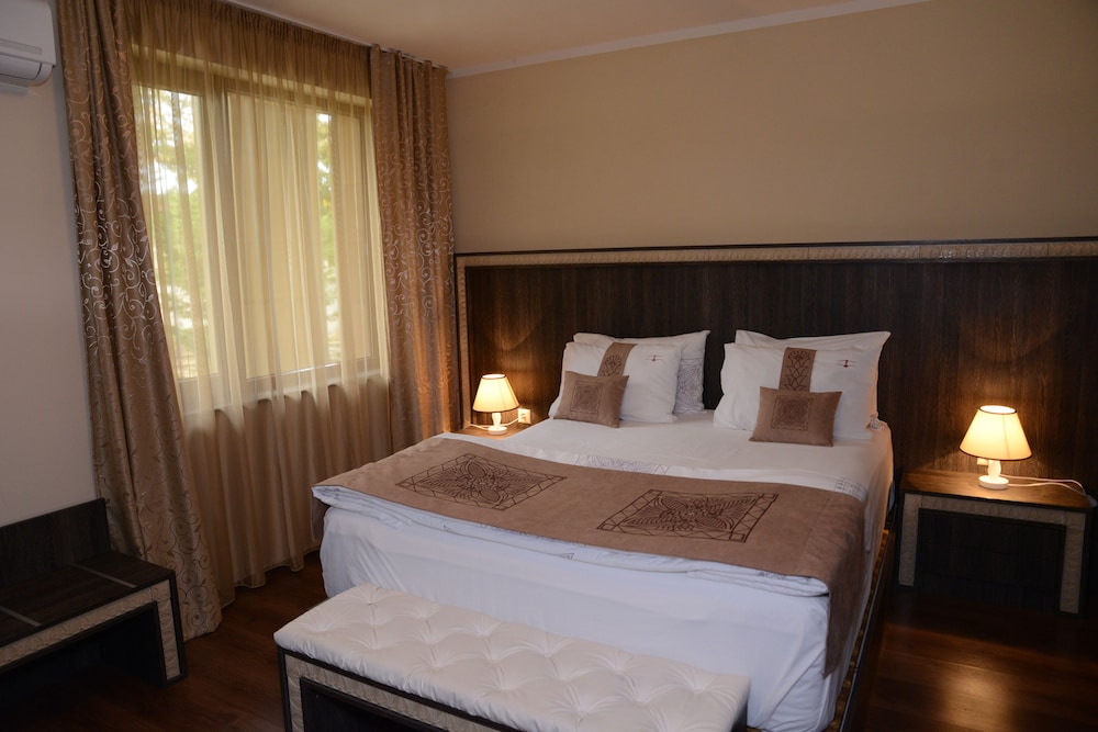 Classic Double Room, Balcony photo 3