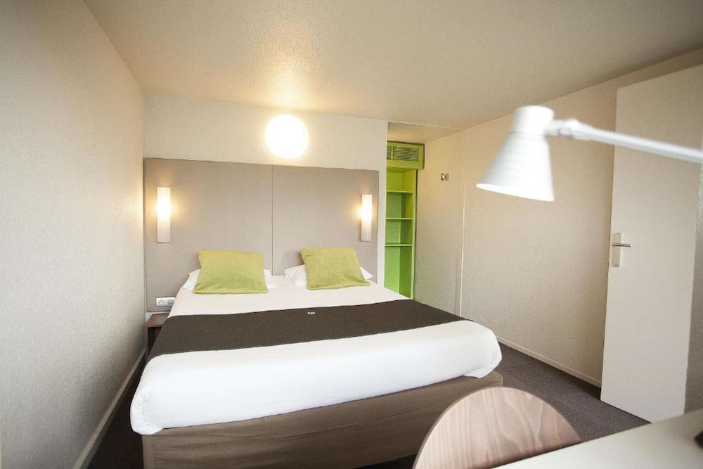 Standard Room, Multiple Beds - Photo 7