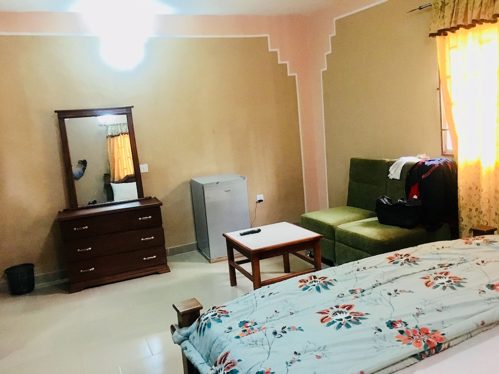 Suite, 1 Queen Bed, Non Smoking photo 3