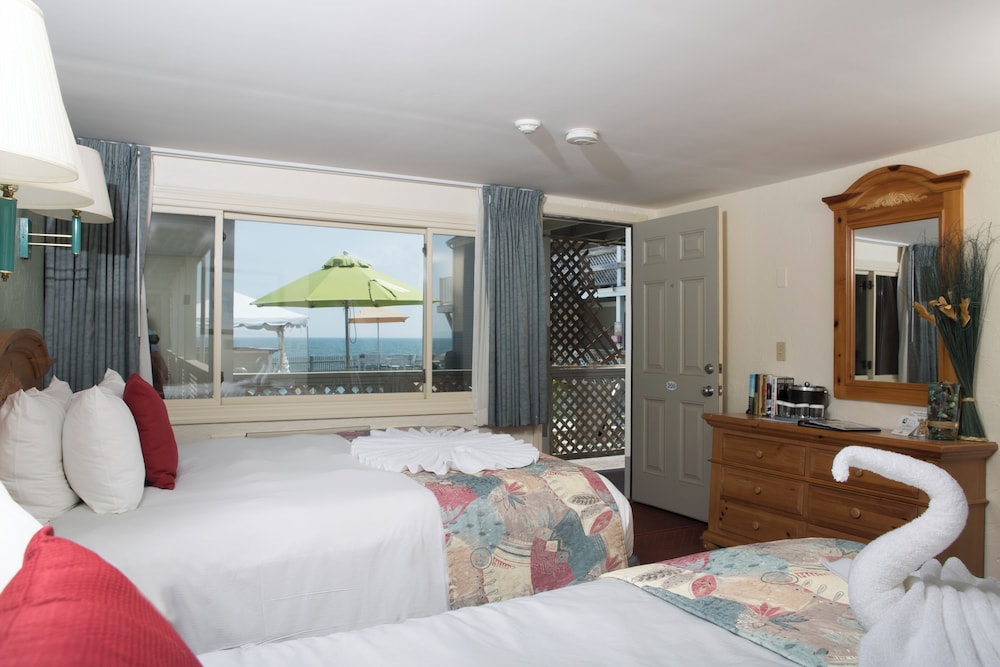 Superior Room, 2 Queen Beds, Pool View (Pool View)