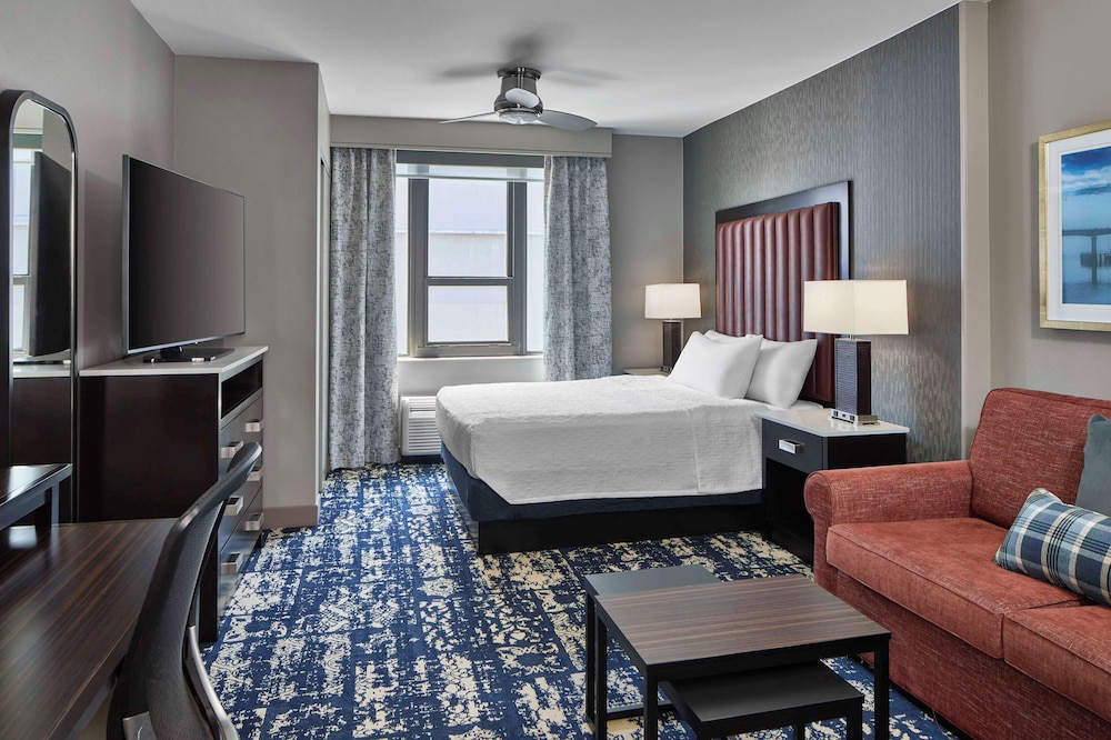 Suite, 1 Queen Bed, Accessible, City View (Hearing)