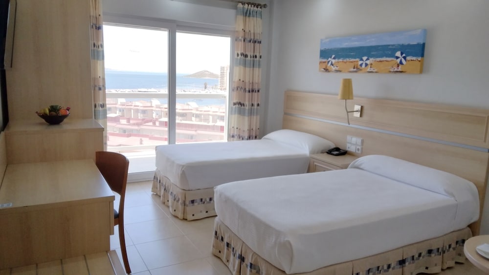 Habitación Estándar, Múltiples Camas, Terraza, Vista al Mar