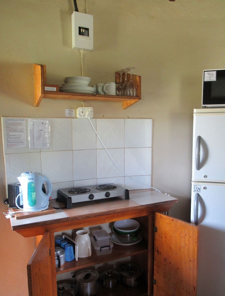 Basic Twin Room, Shared Bathroom photo 3