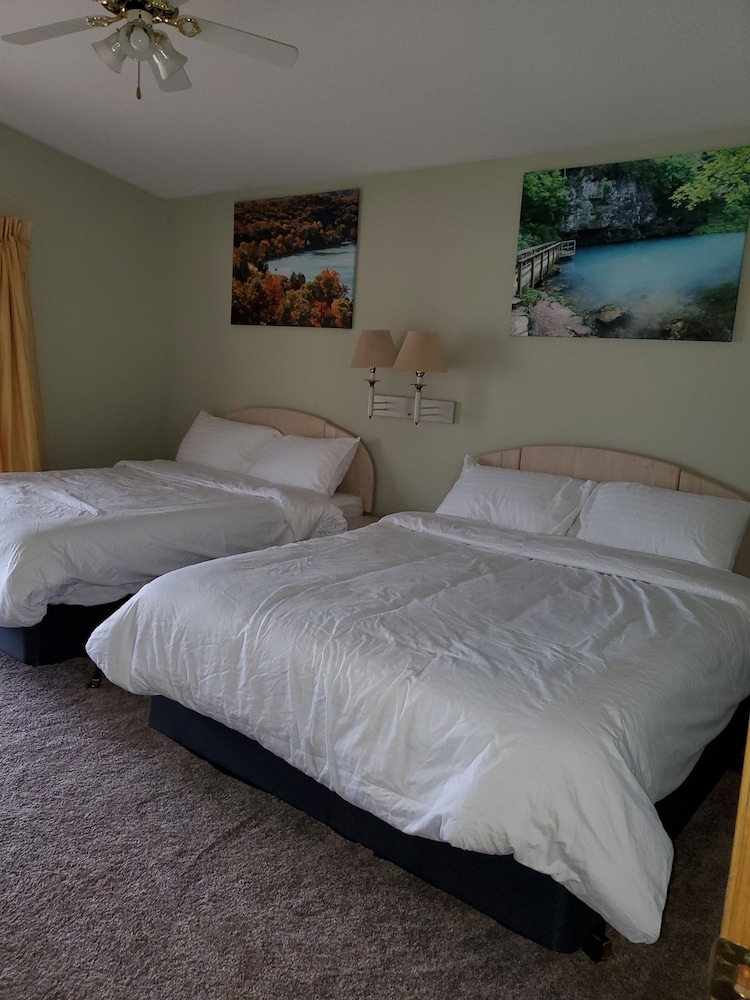Deluxe Cabin, 6 Bedrooms, Non Smoking, Lake View photo 1