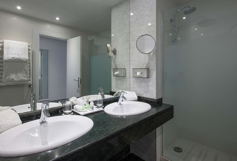 Premium Room (Extra Bed 3 adults) - Photo 9