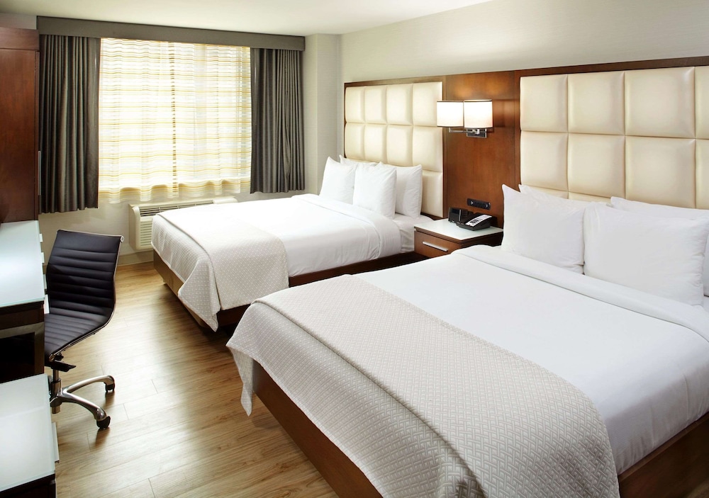 Room, 2 Queen Beds, Accessible, Non Smoking