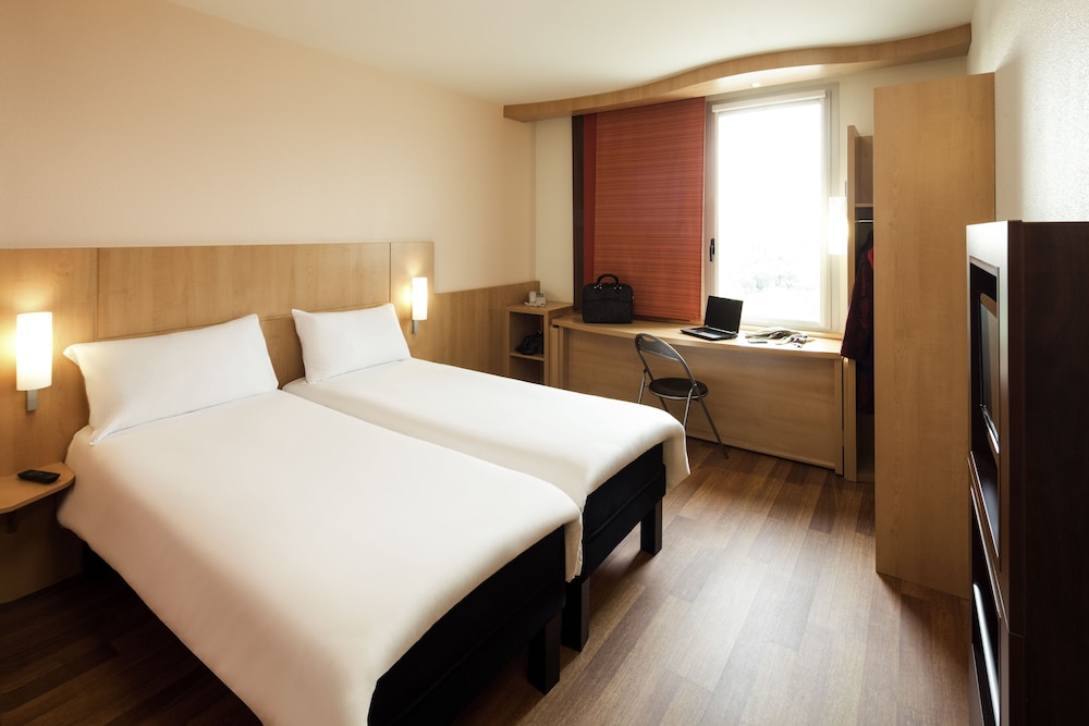 Room, 2 Twin Beds - Photo 9