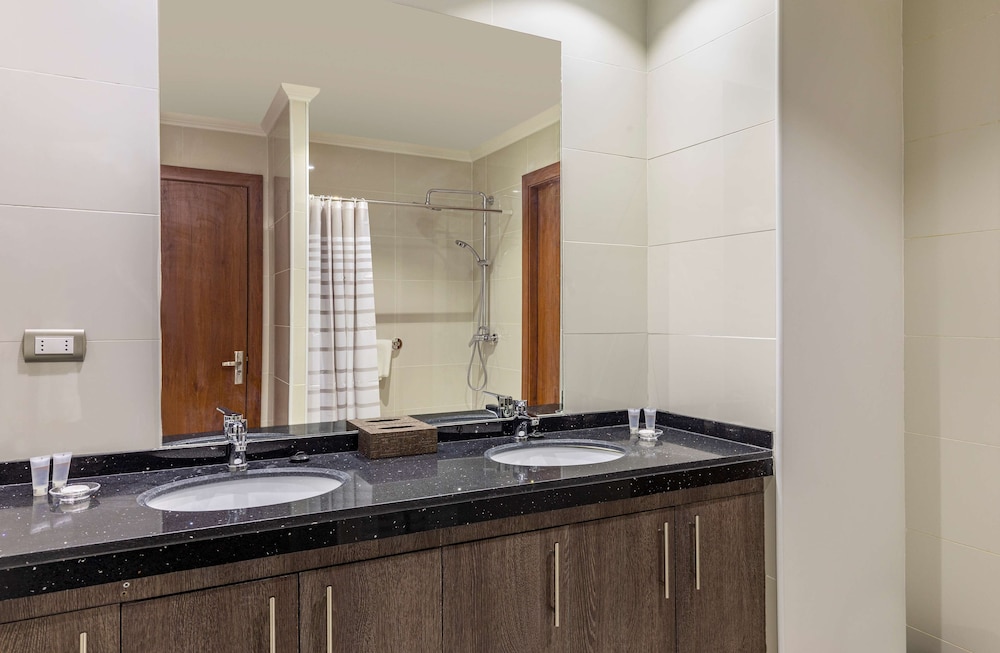 Premium Suite, 1 Queen Bed, Non Smoking, Kitchenette (Living Room) - Photo 15