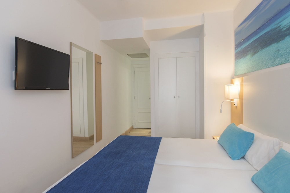 Triple Room, Balcony (2 Adults + 1 Child) - Photo 2