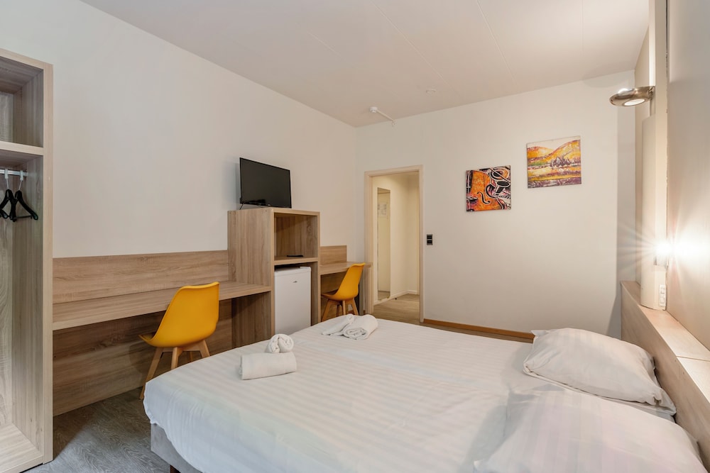 Basic Twin Room - Photo 4