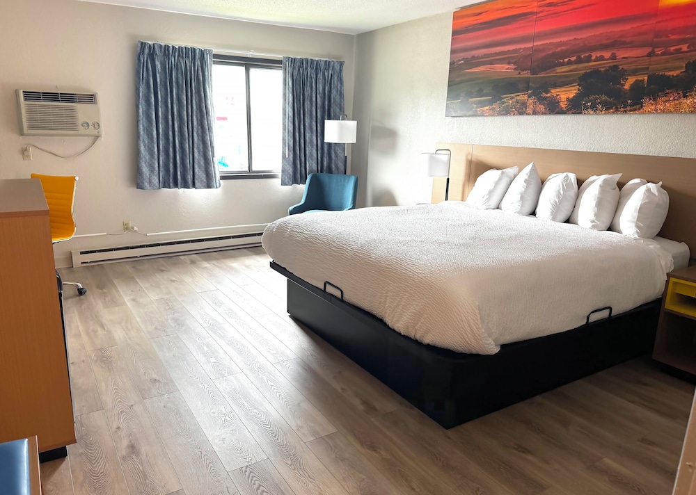 Standard Room, 1 King Bed - Photo 4
