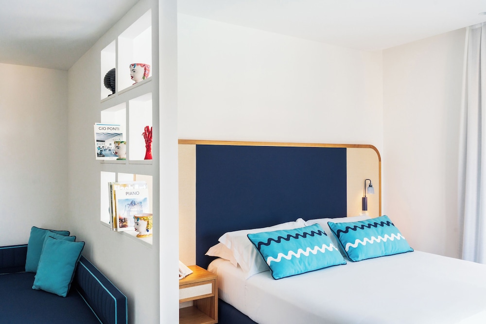 Deluxe Room - Photo 6