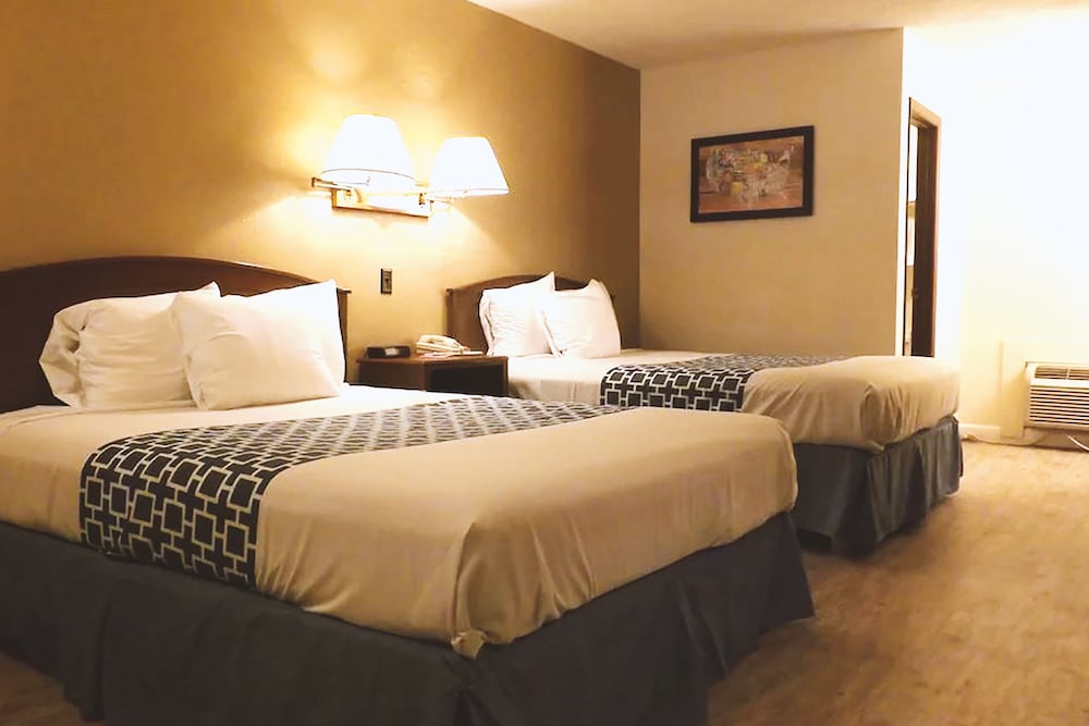 Deluxe Room, 2 Queen Beds, Non Smoking photo 1