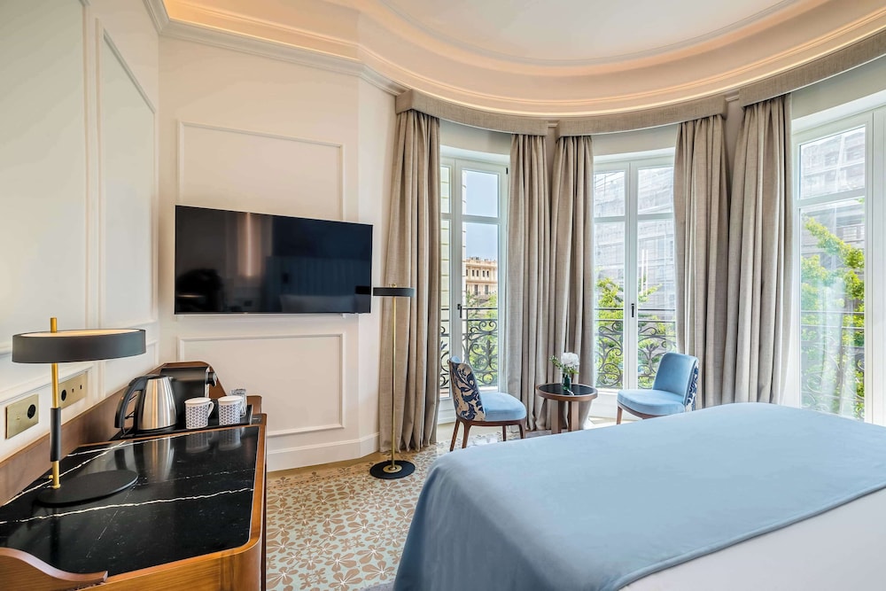 Deluxe Room, Corner (1A-1C)