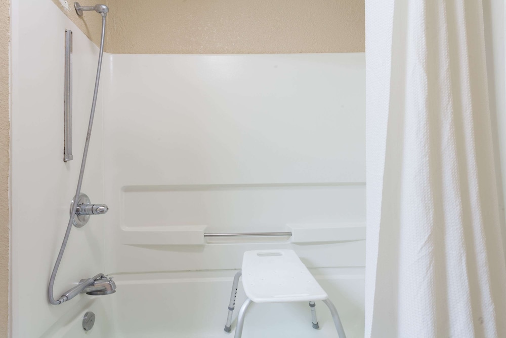 Room, Accessible - Photo 6