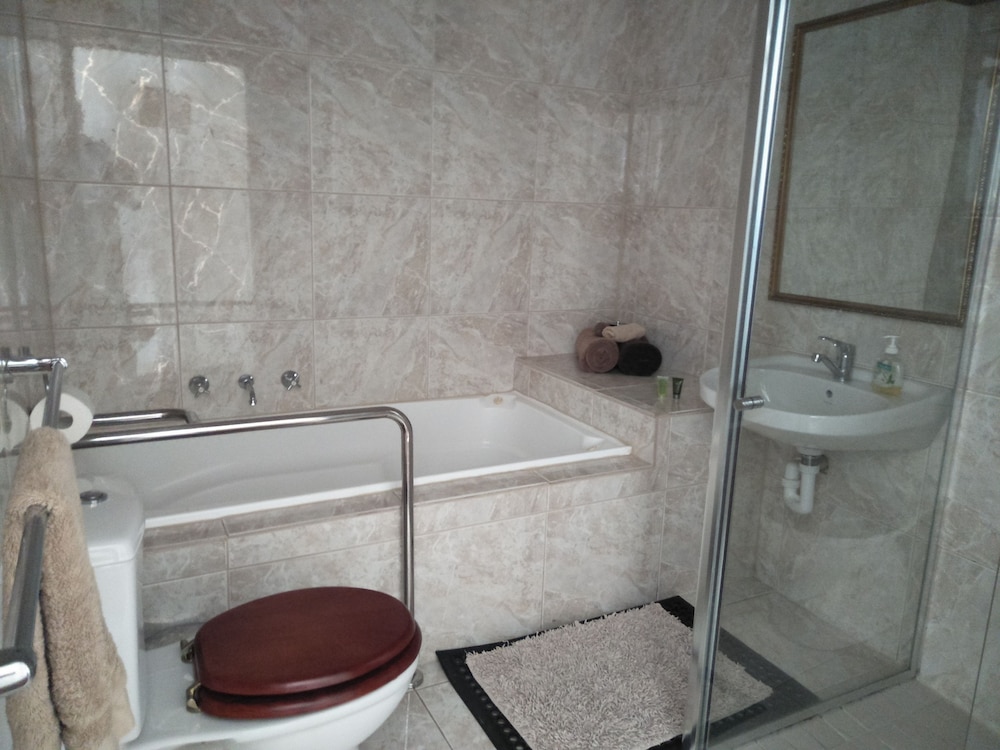 Standard King Room photo 3