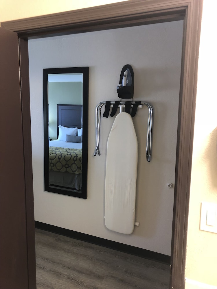 Studio Suite, 1 King Bed, Non Smoking - Photo 6