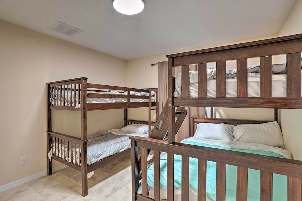 House (4 Bedrooms) photo 2