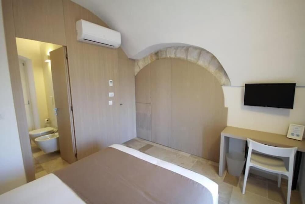 Double Room, Sea View - Photo 2