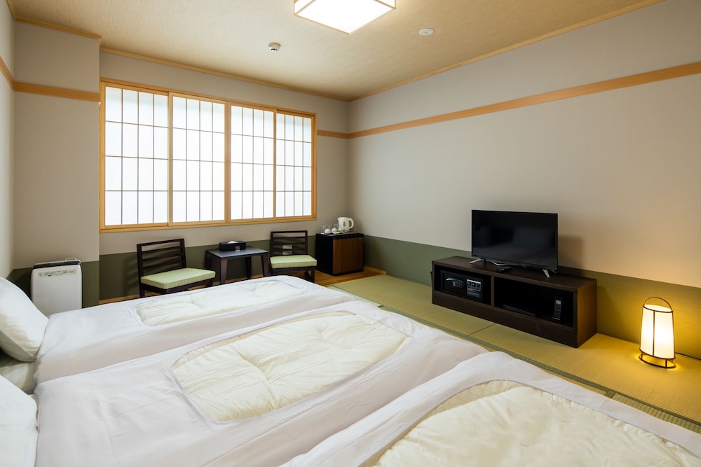 Japanese Room (For Three People, Futon Is Provided For Number Of Guests Paid)