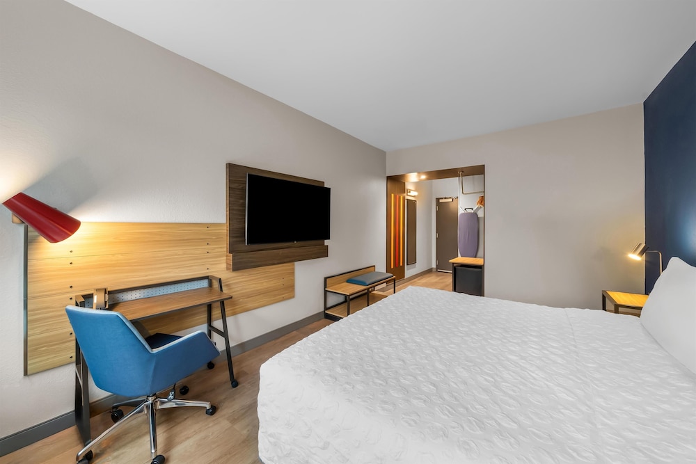 Room, 1 King Bed, Accessible (Hearing)
