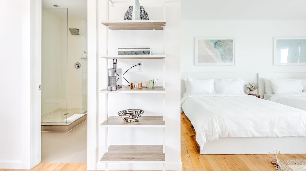 Junior Studio Suite, 2 Queen Beds, Terrace, Lake View photo 1