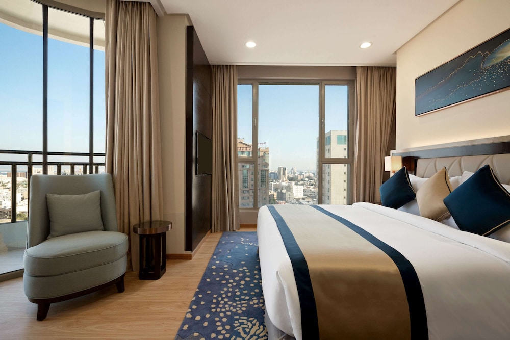 Club Suite, 1 King Bed, Non Smoking (2 Bedrooms) photo 2