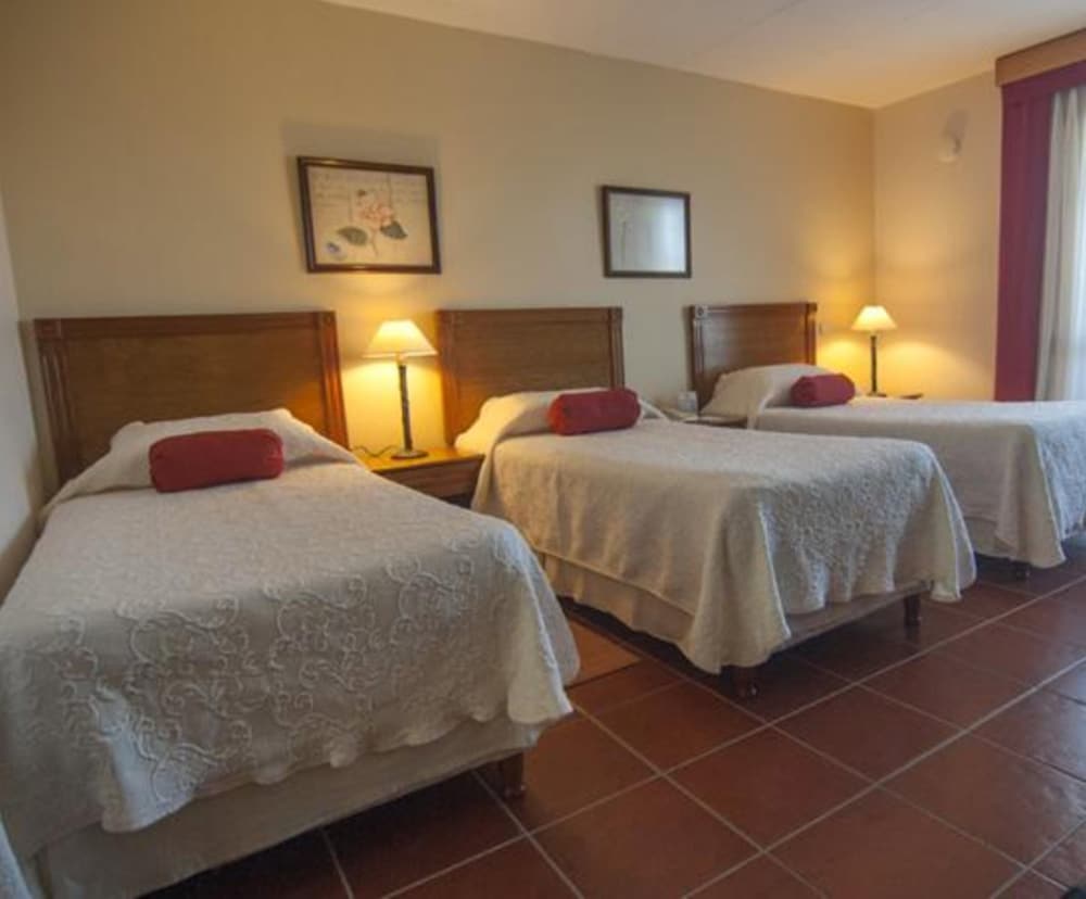 Standard Triple Room, Multiple Beds, Non Smoking photo 1