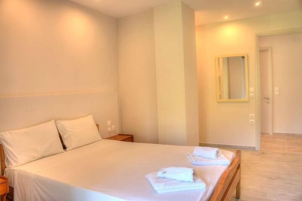 Deluxe Apartment, 2 Bedrooms, Balcony, Corner photo 1