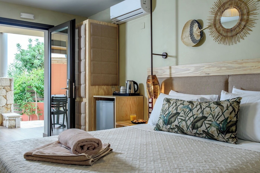 Deluxe Room With Inland View photo 2