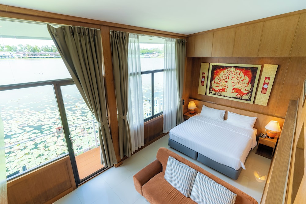 Suite with Lake View photo 2