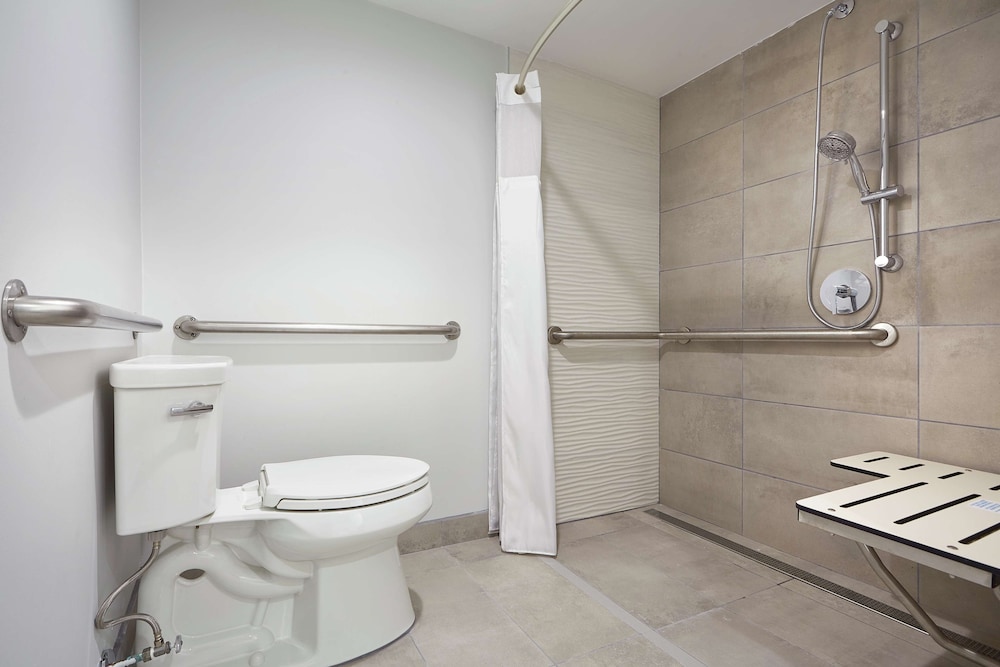 Room, 2 Double Beds, Accessible (Roll-In Shower) - Photo 7