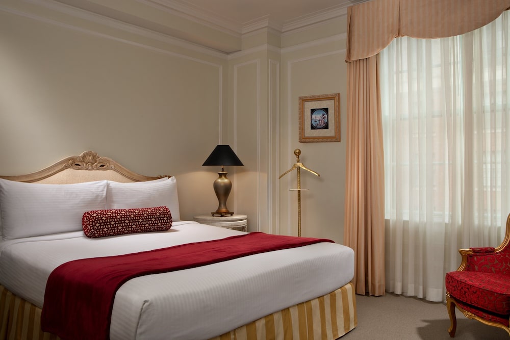 Deluxe Room, 1 King Bed, Accessible, Private Bathroom