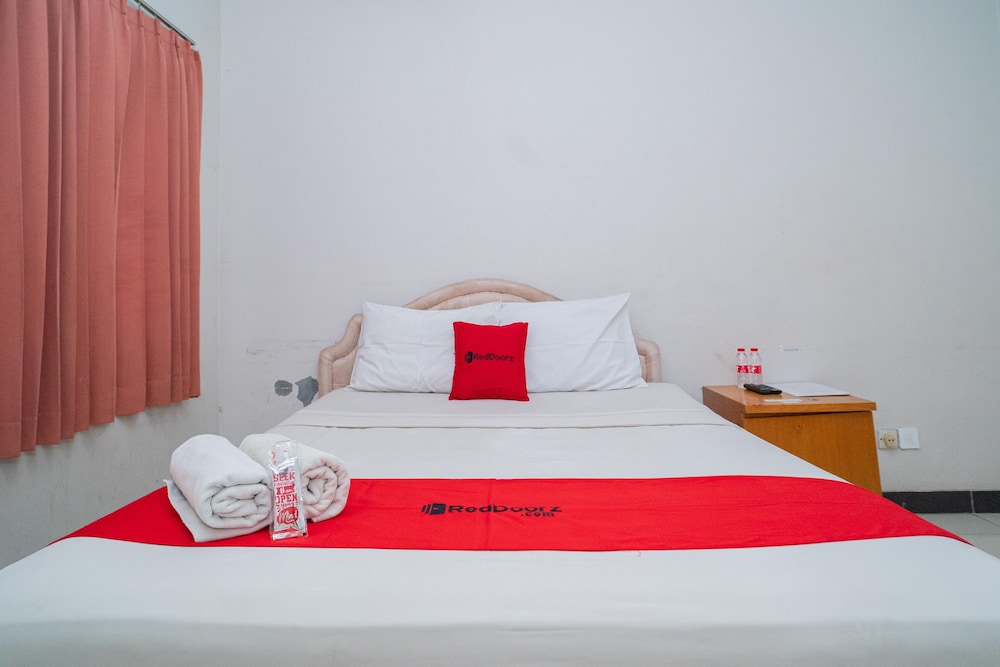 Double Room (RedDoorz) - Photo 6