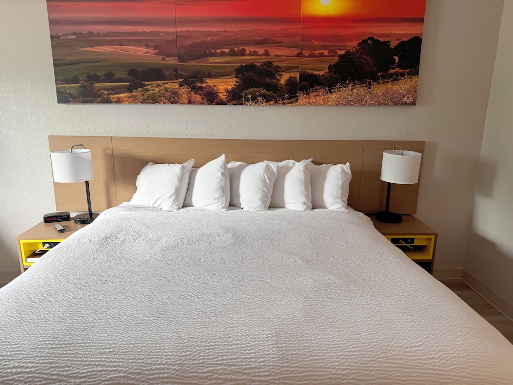Standard Room, 1 King Bed - Photo 1