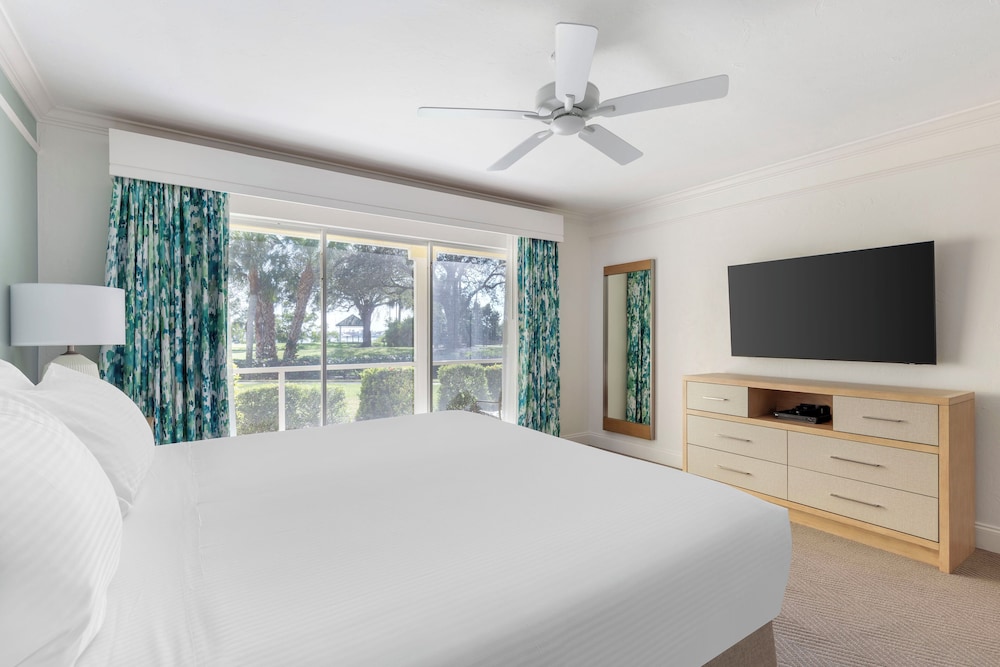 2 Bedroom King and 2 Twins Suite - Photo 2