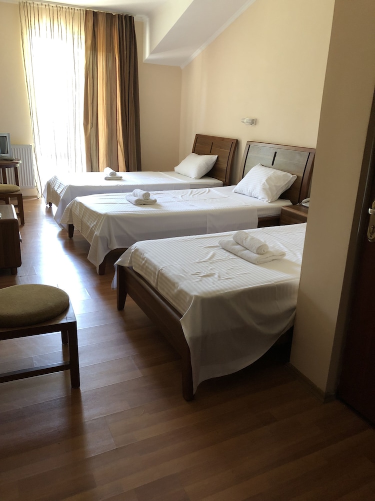 Classic Triple Room, Park View photo 2