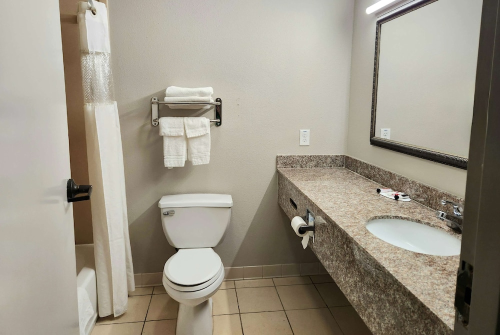 Suite, 1 King Bed, Non Smoking, Hot Tub - Photo 8