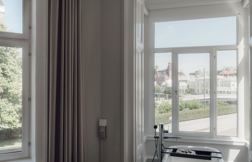 Premium Double Room, Harbor View - Photo 3