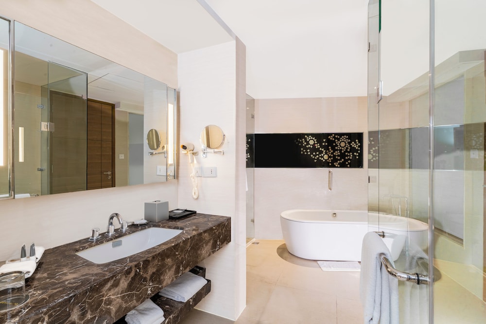 Executive Suite, 1 King Bed - Photo 4