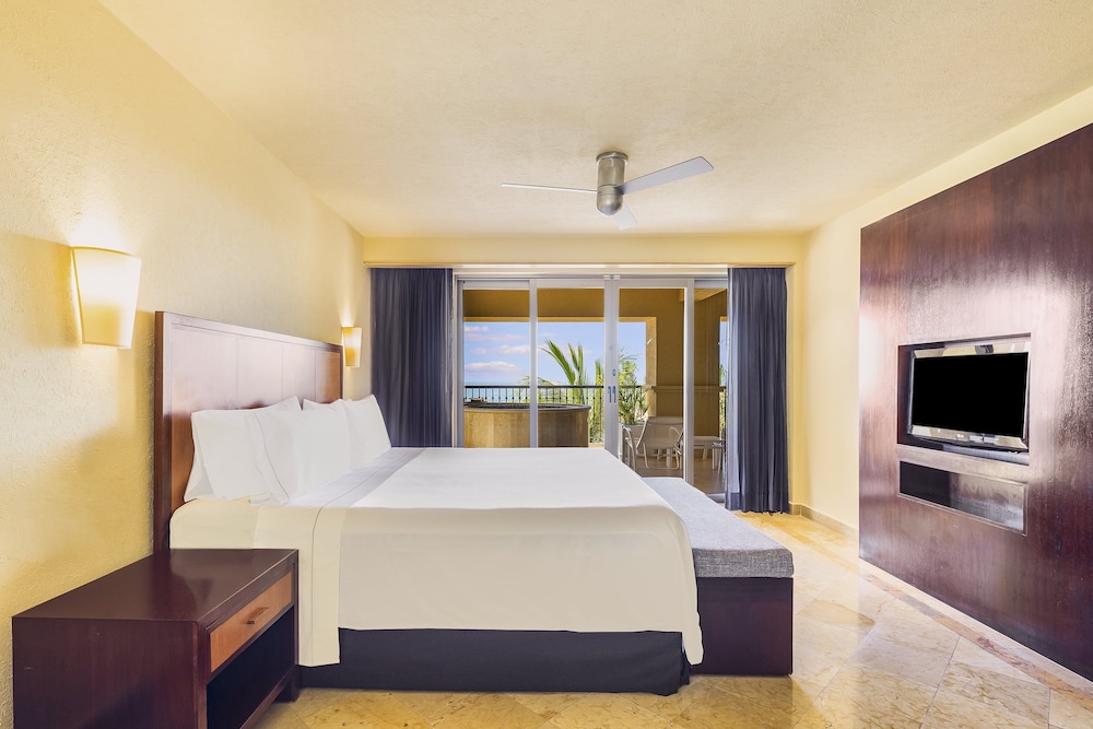 Honeymoon Suite - Photo 1