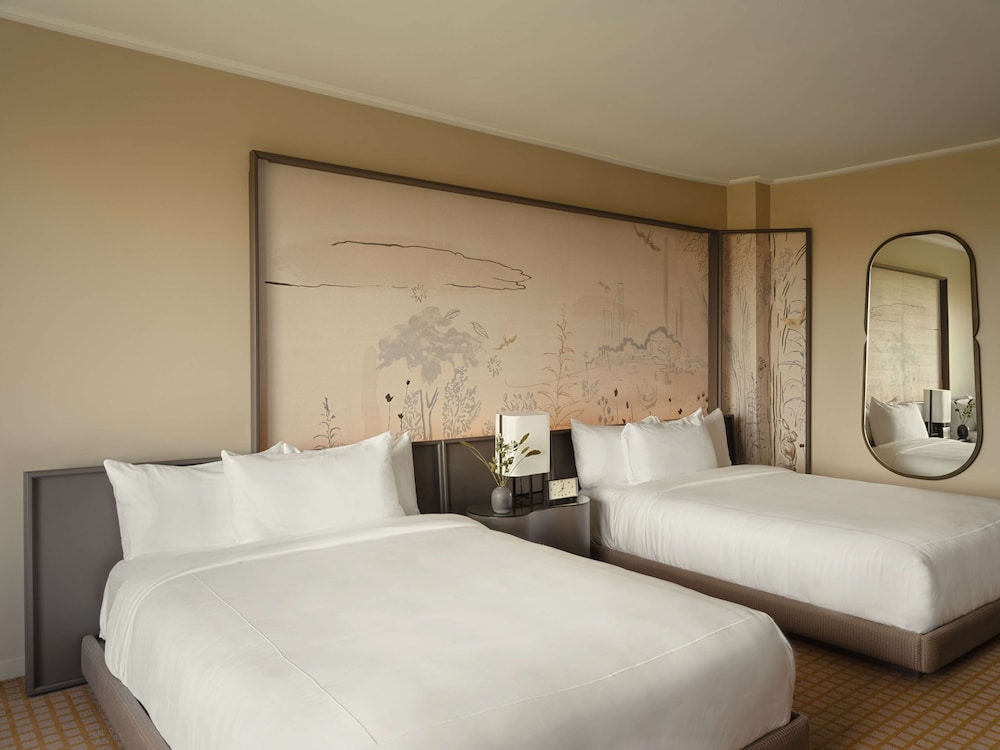 Room, 2 Queen Beds, Accessible, City View (with Roll-in Shower)