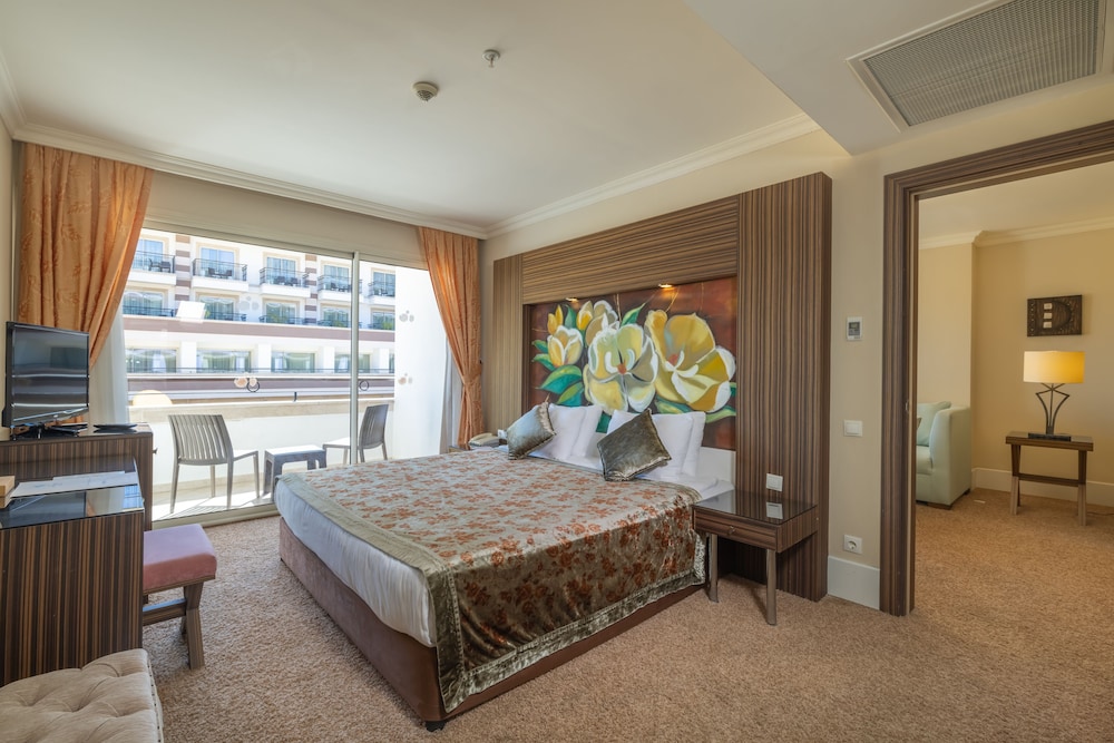 Suite, 2 Bedrooms (Queen) photo 2