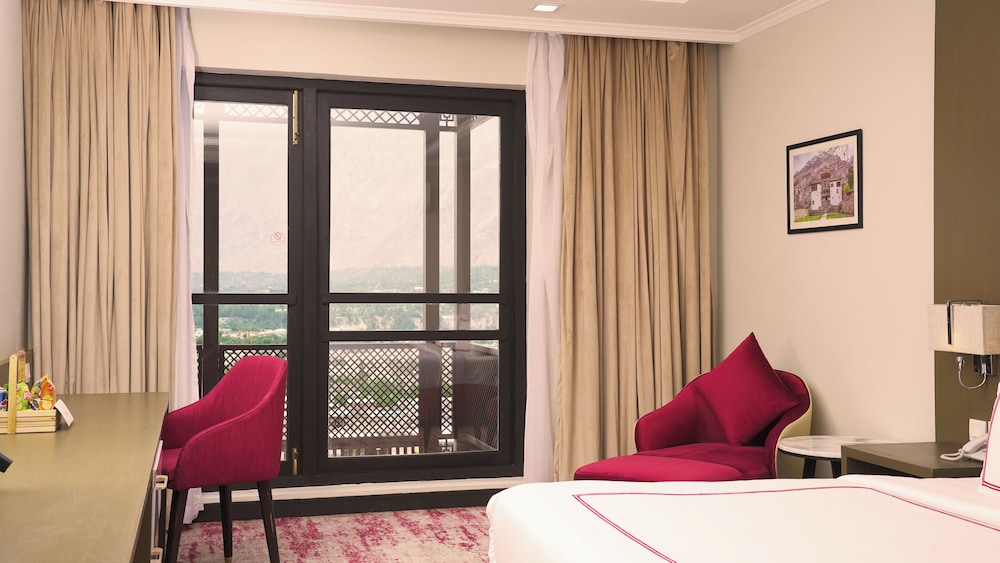 Deluxe Suite, 1 King Bed - Photo 4