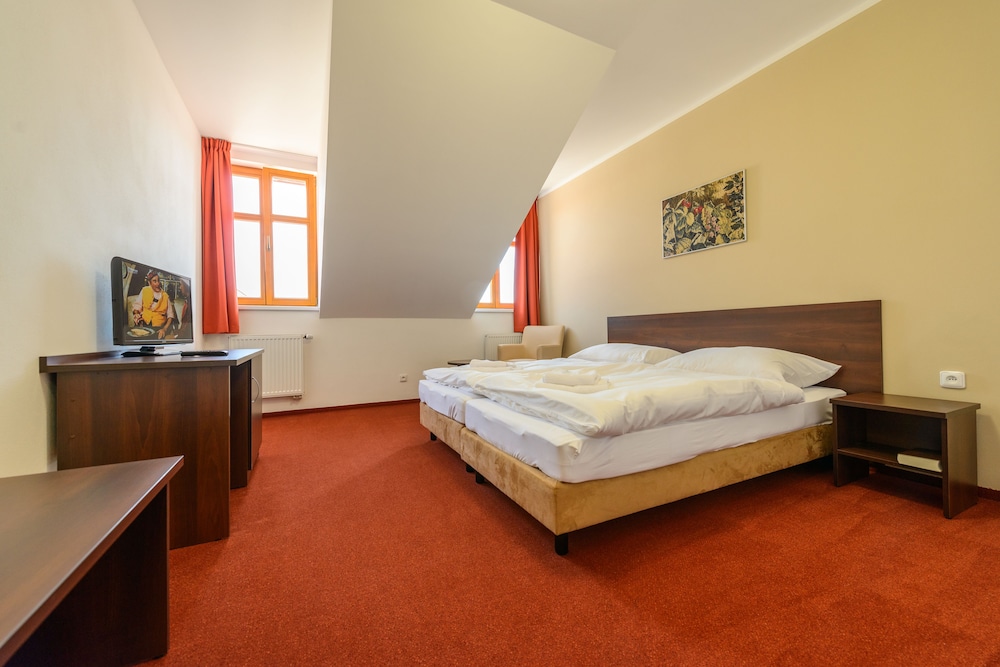 Standard Double Room (1 Extra Bed) photo 2