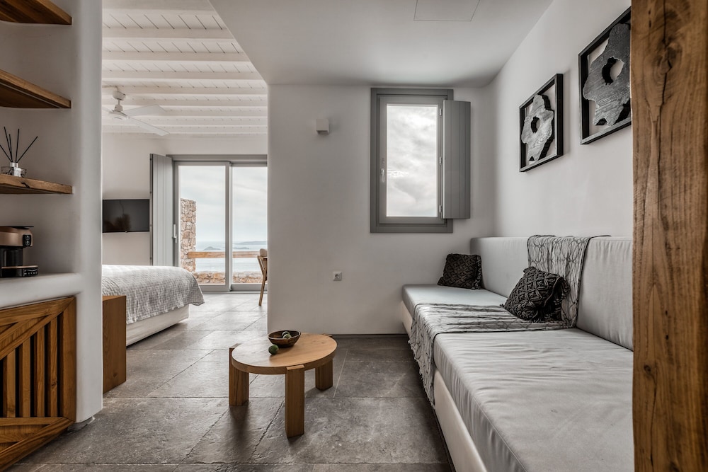 Executive Suite, 1 King Bed with Sofa bed, Jetted Tub, Sea View - Photo 4