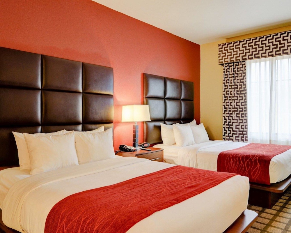Room, 2 Queen Beds, Non Smoking (Larger Unit) photo 2
