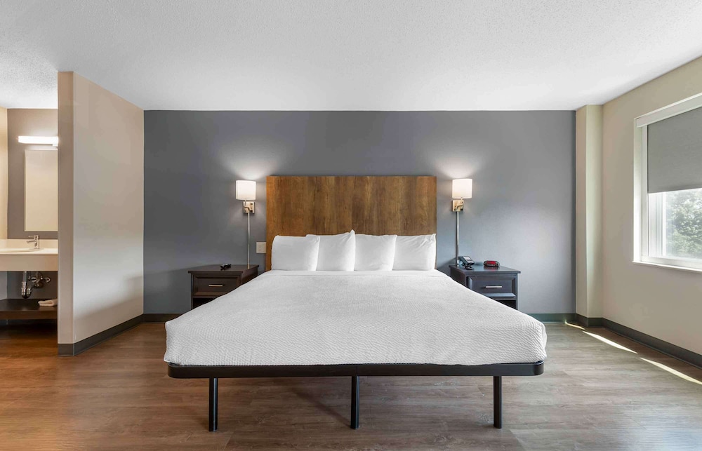 Suite, 1 King Bed with Sofa bed, Non Smoking - Photo 2